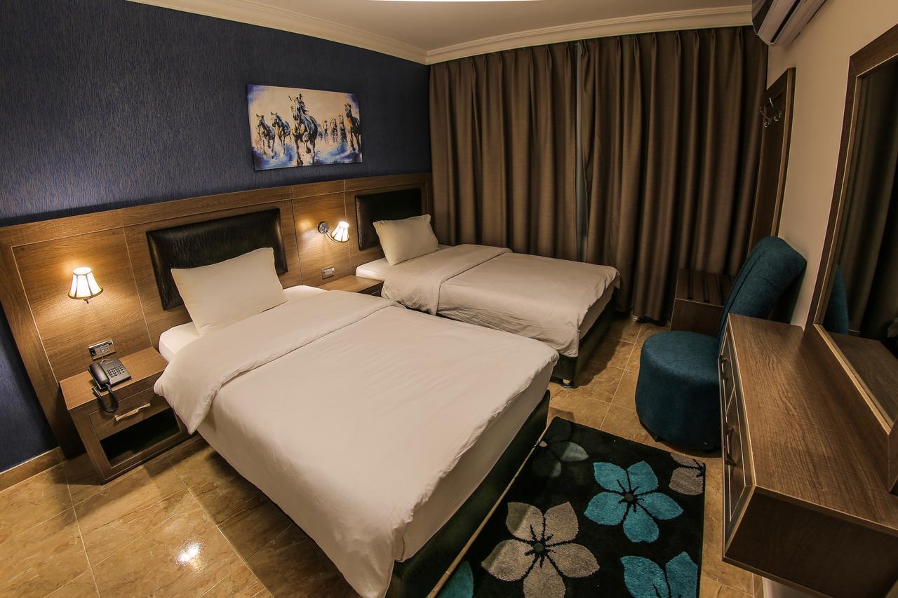 Ibiza Hotel Amman Exteriör bild